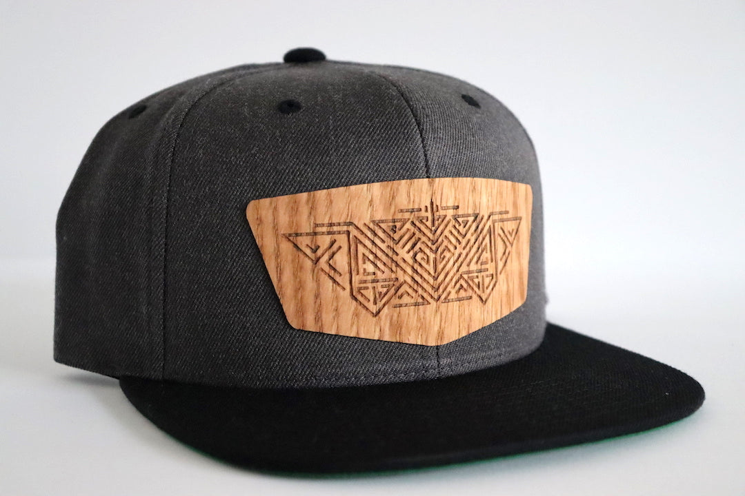 Ornament 1 hat - Red oak wood